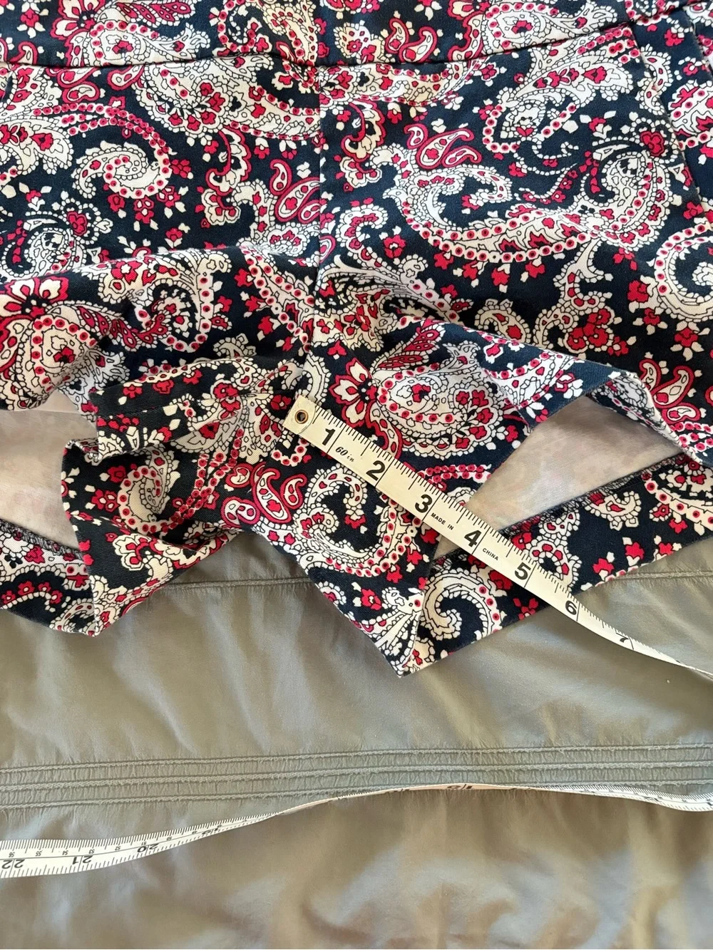 J. Crew Sz 6 Resort Wear Preppy Navy Paisley Shorts with Red & White Accents